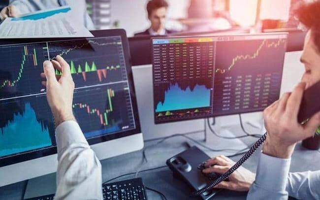 Khối ngoại bán ròng kỷ lục trong năm 2021 tại Việt Nam là do… Tesla và Bitcoin