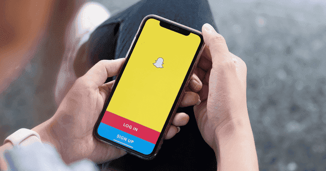 Snap làm nóng thêm cuộc đua “giành giật” người làm nội dung