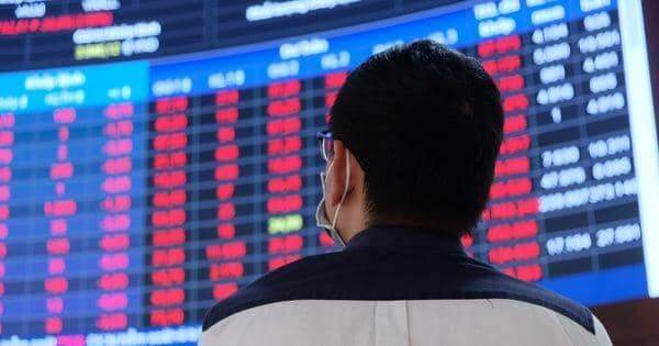Chứng khoán 28/2: Sắc đỏ đang chiếm ưu thế trên nhóm Ngân hàng, Bất động sản Chứng khoán 28/2: Sắc đỏ đang chiếm ưu thế trên nhóm Ngân hàng, Bất động sản