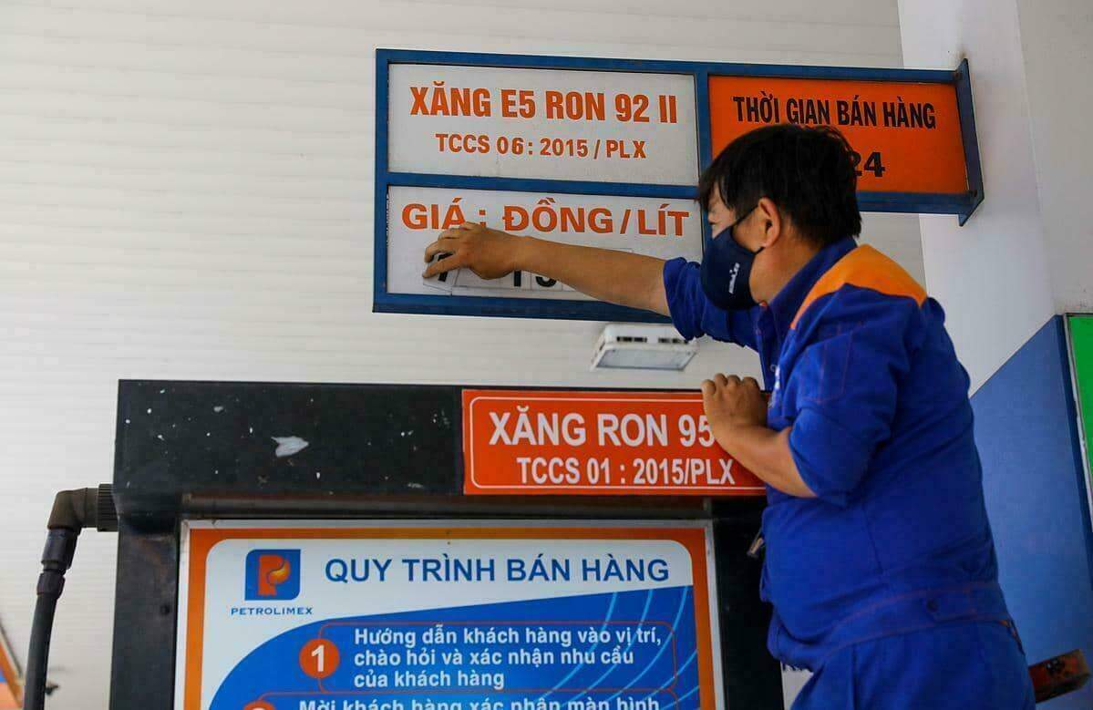 Giá xăng ngày mai có thể tiến sát 30.000 đồng Giá xăng ngày mai có thể tiến sát 30.000 đồng