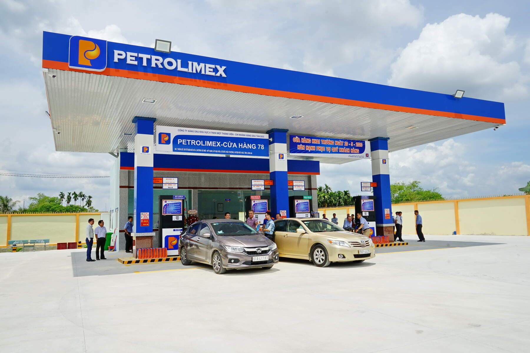 Petrolimex có doanh thu hơn 300.000 tỷ đồng trong năm dị biệt của xăng dầu Petrolimex có doanh thu hơn 300.000 tỷ đồng trong năm dị biệt của xăng dầu