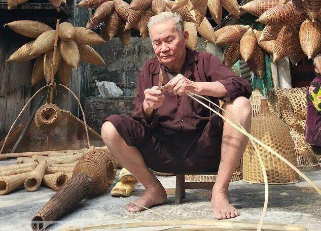 Tôm đi chạng vạng, cá đi rạng đông Tôm đi chạng vạng, cá đi rạng đông