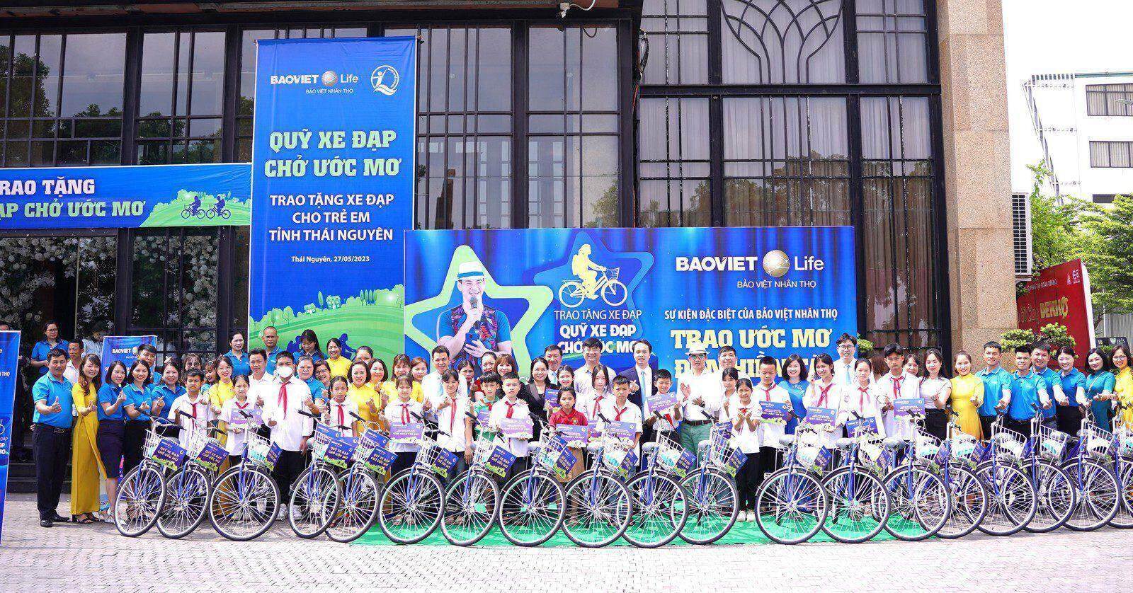 Bảo Việt Nhân thọ trao 200 xe đạp cho trẻ em nghèo hiếu học