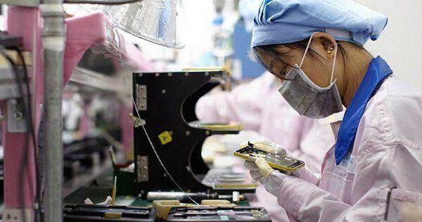 Foxconn tăng tiền thưởng ‘lôi kéo’ công nhân sản xuất iPhone 15