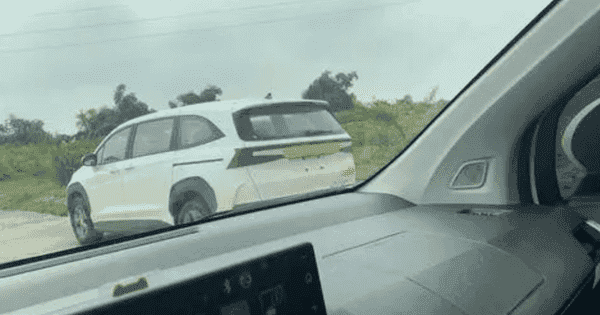 Hyundai Custo lăn bánh tại Việt Nam, đối thủ của Toyota Innova Hyundai Custo lăn bánh tại Việt Nam, đối thủ của Toyota Innova