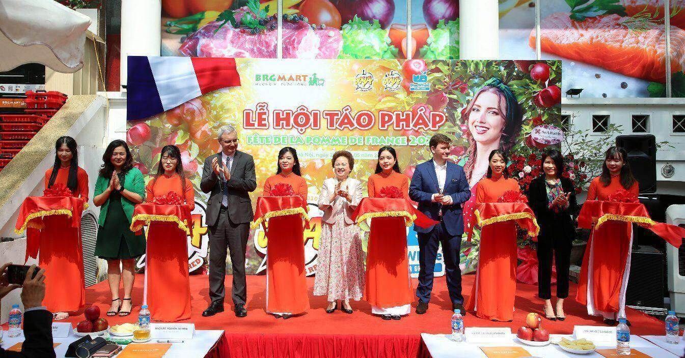 Rộn ràng mua sắm tại “Lễ hội táo Pháp 2023”