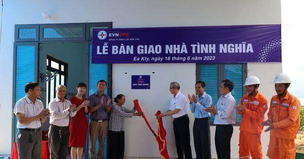 Bàn giao hai căn nhà tình nghĩa tại huyện Krông Năng và Krông Pắk