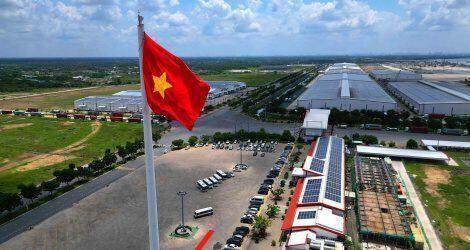 Cột cờ tại Cảng Quốc tế Long An được xác lập kỷ lục cao nhất Đông Dương