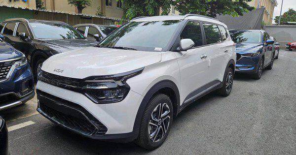 Kia Carens tại Việt Nam giảm giá 80 triệu đồng