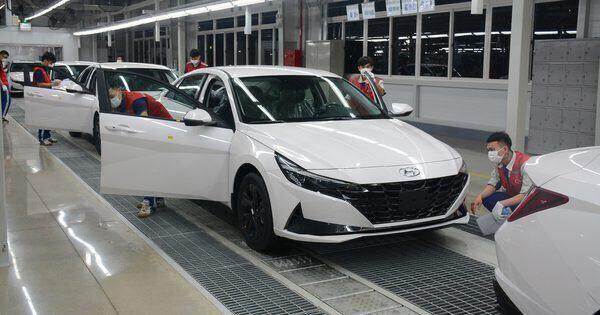 Ô tô ‘nội’ chờ ‘phao cứu sinh’ từ chính sách giảm 50% lệ phí trước bạ