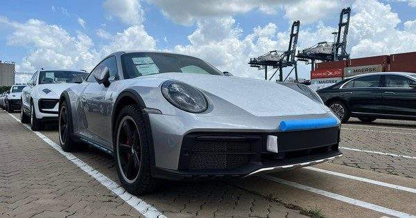 Porsche 911 Dakar đầu tiên về Việt Nam, giá gần 15,3 tỉ đồng