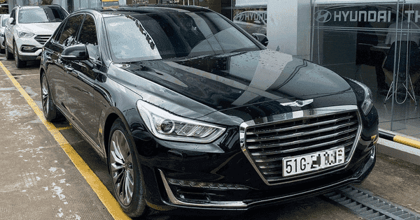 ‘Soi’ Genesis G90, xe hiếm ‘đấu’ Mercedes S-Class tại Việt Nam