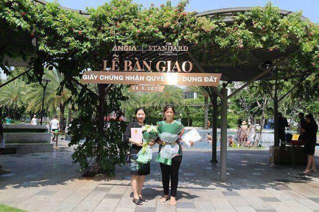Tập đoàn An Gia tiến hành bàn giao sổ hồng cho cư dân The Standard