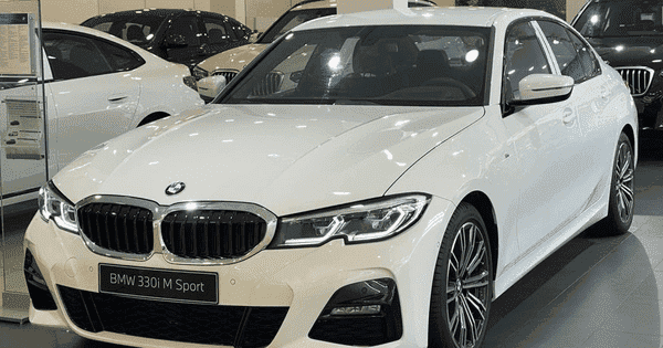 Xe BMW tại Việt Nam giảm hàng trăm triệu đồng