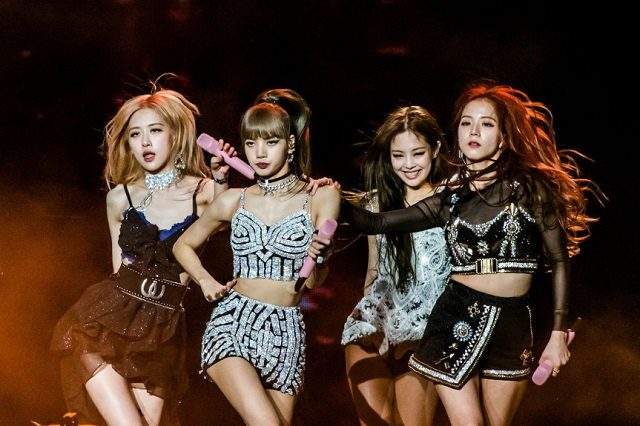 Thu hơn 200 tỷ đồng/đêm biểu diễn, BlackPink giàu cỡ nào?