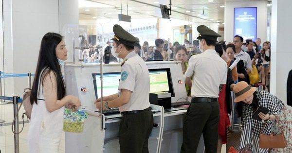 Vì sao Bộ Giao thông vận tải bác kiến nghị về giá vé máy bay?