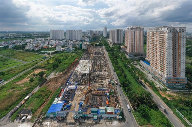 Bất động sản nửa đầu năm: Chính sách đẩy lên thị trường kéo lại