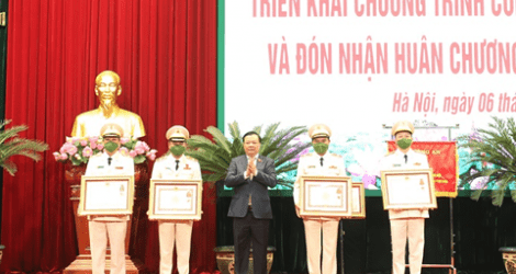 Bí thư Hà Nội Đinh Tiến Dũng khen 4 đơn vị công an phá án xuất sắc