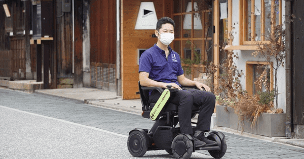 Chán xe máy điện, giới trẻ Trung Quốc đổ xô mua ‘xe lăn điện’