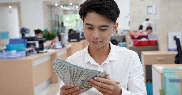 Đi ngang, nguồn ngoại tệ dồi dào
