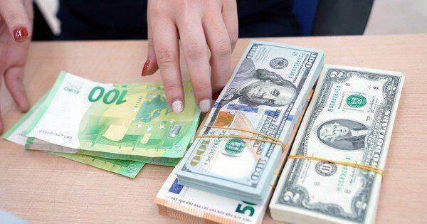 Doanh nghiệp thêm khó vì lãi vay USD tăng vọt
