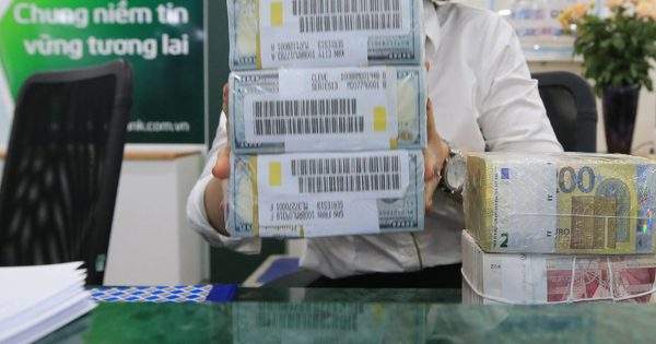 Giá USD hôm nay 8.7.2023: Giảm mạnh