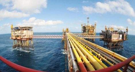 Giàn đầu giếng RC8 đón dòng dầu đầu tiên
