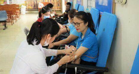 Hà Nội trao trợ cấp cho 2.665 công nhân lao động có hoàn cảnh khó khăn