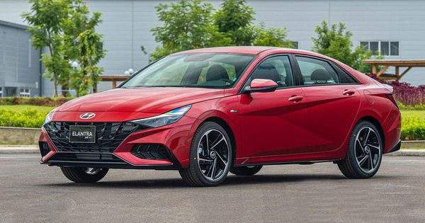 Mazda3 dẫn đầu, Hyundai Elantra vượt Kia K3