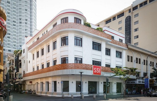 Một công ty chứng khoán bị khiển trách do sửa lỗi giao dịch