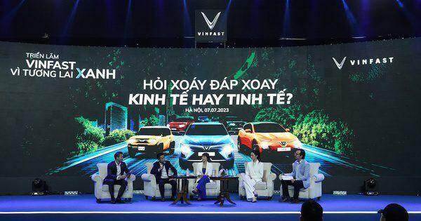 Người dùng kể chuyện mua xe điện VinFast xong… thừa tiền