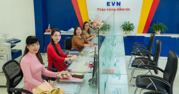Nhiều lợi ích từ việc chuyển đổi kênh nhận thông báo tiền điện và các thông tin Điện lực