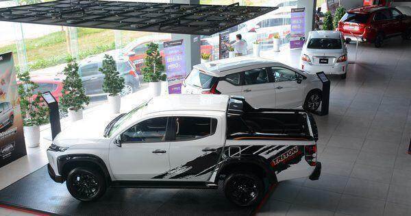 Ô tô nhập khẩu tăng ưu đãi, giảm giá cả trăm triệu ‘đấu’ xe ‘nội’