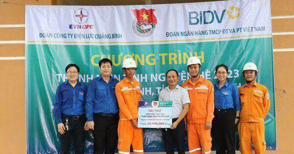 PC Quảng Bình đưa công trình chiếu sáng bằng năng lượng mặt trời đến với học sinh Bru