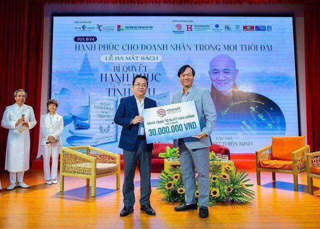 Phát Đạt tài trợ Quỹ học bổng trường Đại học Quốc tế Hồng Bàng