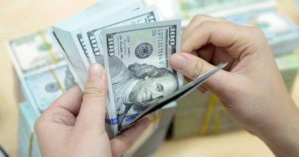 Thị trường tự do tăng trong khi ngân hàng đi ngang