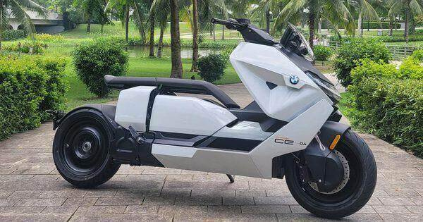 Xe máy điện BMW CE04 đầu tiên Việt Nam