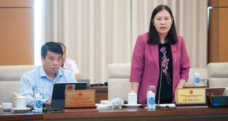 Xếp hàng thâu đêm nộp hồ sơ vào học lớp 10, giải quyết thế nào?