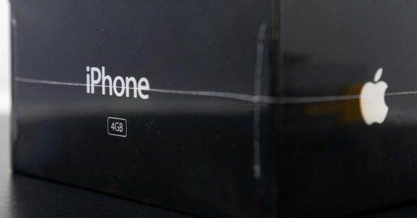 iPhone nguyên bản được bán với giá kỷ lục