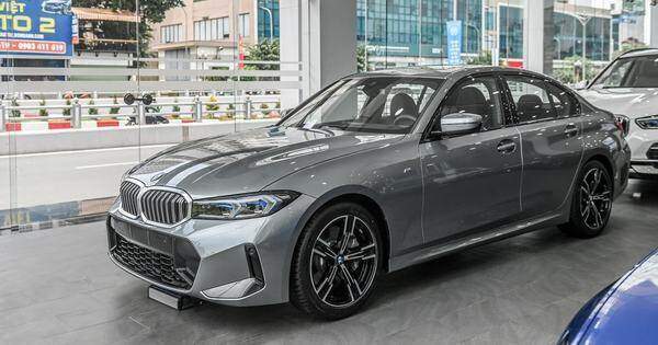 Giá BMW 3-Series 2023 giảm sâu, thấp hơn Toyota Camry Giá BMW 3-Series 2023 giảm sâu, thấp hơn Toyota Camry