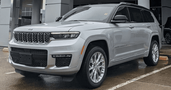Jeep Grand Cherokee L tại Việt Nam ‘lãnh án’ triệu hồi do lỗi trục lái
