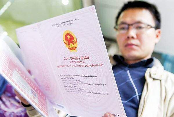 Không có quy định yêu cầu từ bỏ quyền sử dụng đất