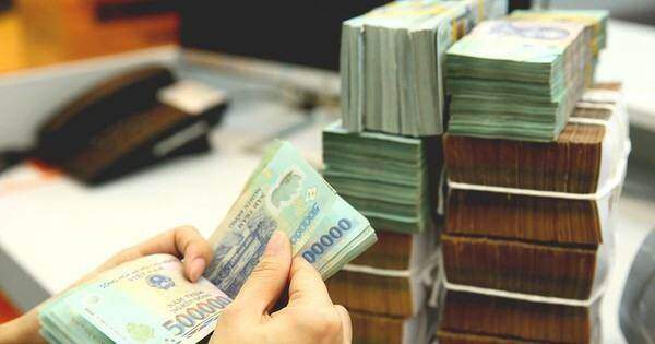 Có tiền lúc này nên gửi tiết kiệm hay đầu tư gì?