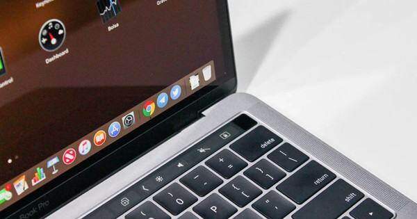 MacBook Pro 2017 Touch Bar thành ‘hàng cổ’