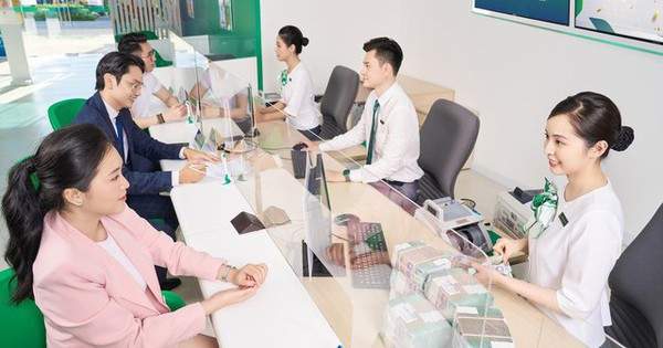 Nhân viên VPBank, PNJ… sắp được mua cổ phiếu ưu đãi với giá thua xa trên sàn