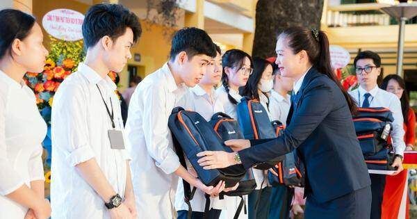 Sacombank dành gần 11 tỷ đồng cho học bổng “Ươm mầm những ước mơ” 2023