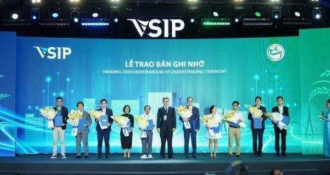 Trao 10 bản ghi nhớ đầu tư vào KCN VSIP Cần Thơ, tổng vốn hơn 142 triệu USD