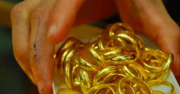Người giữ vàng nhẫn tròn trơn lãi đậm