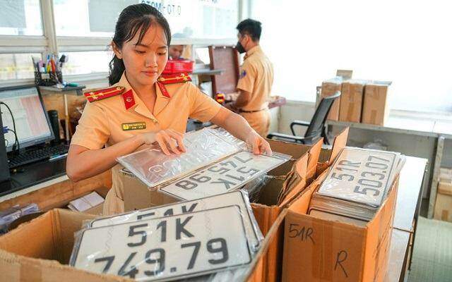 Biển “thần tài” 51K-779.79 được mua giá 930 triệu đồng, biển 99A-666.99 giá 1,5 tỉ đồng