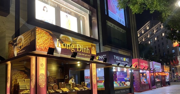 La liệt bánh Trung thu giảm giá, khách vẫn ‘ngó lơ’